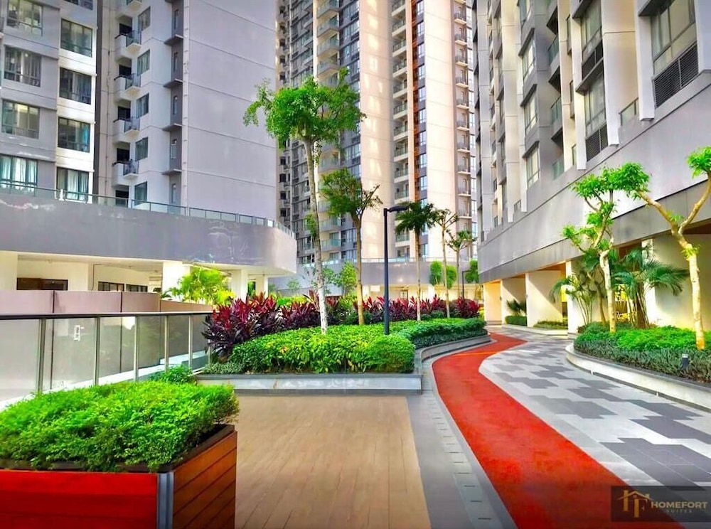R&F PRINCESS COVE BY HOMEFORT SUITES
