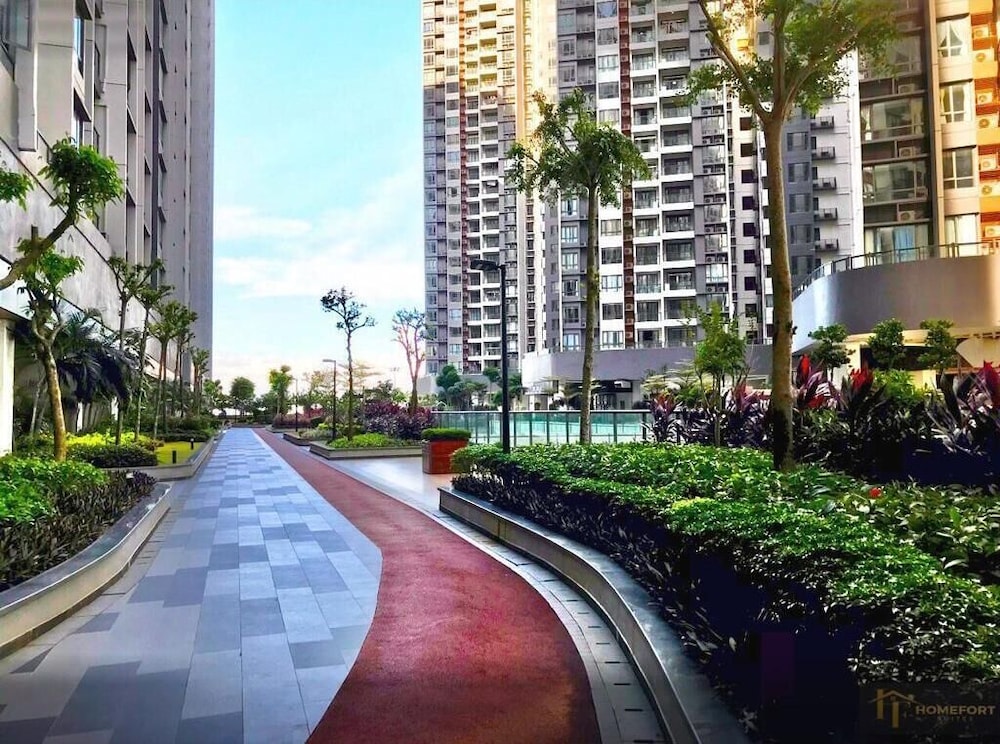 R&F PRINCESS COVE BY HOMEFORT SUITES