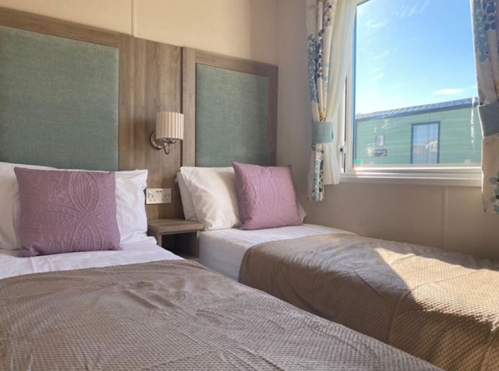 Bay View 37 Oceans Edge by PRL Lodge Hire view 4