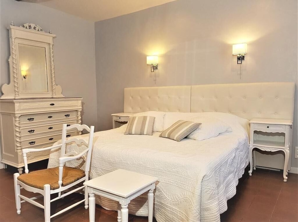 B&B With Charm - Quiet With Kitchen & sw Pool