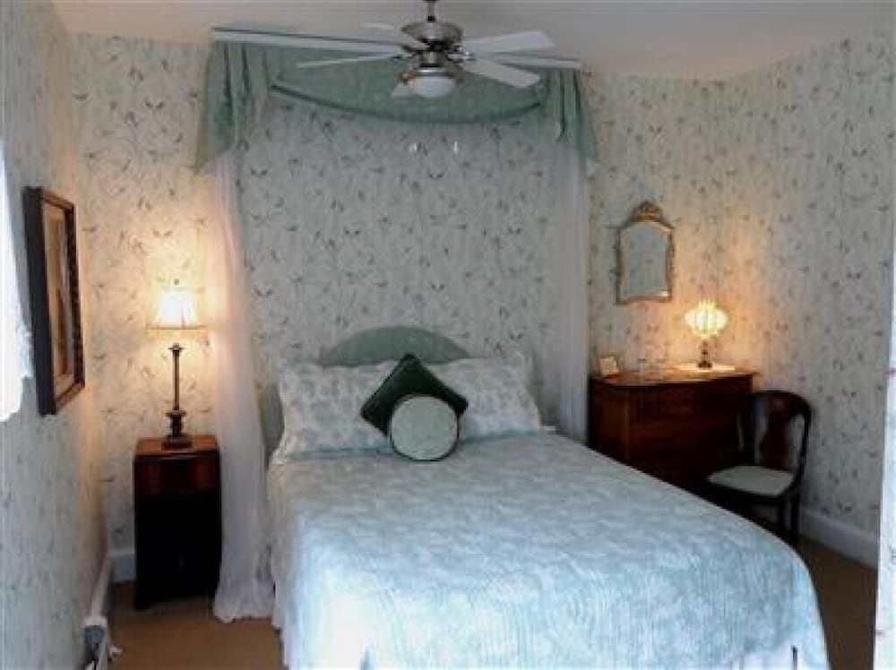 Hillsdale House Inn