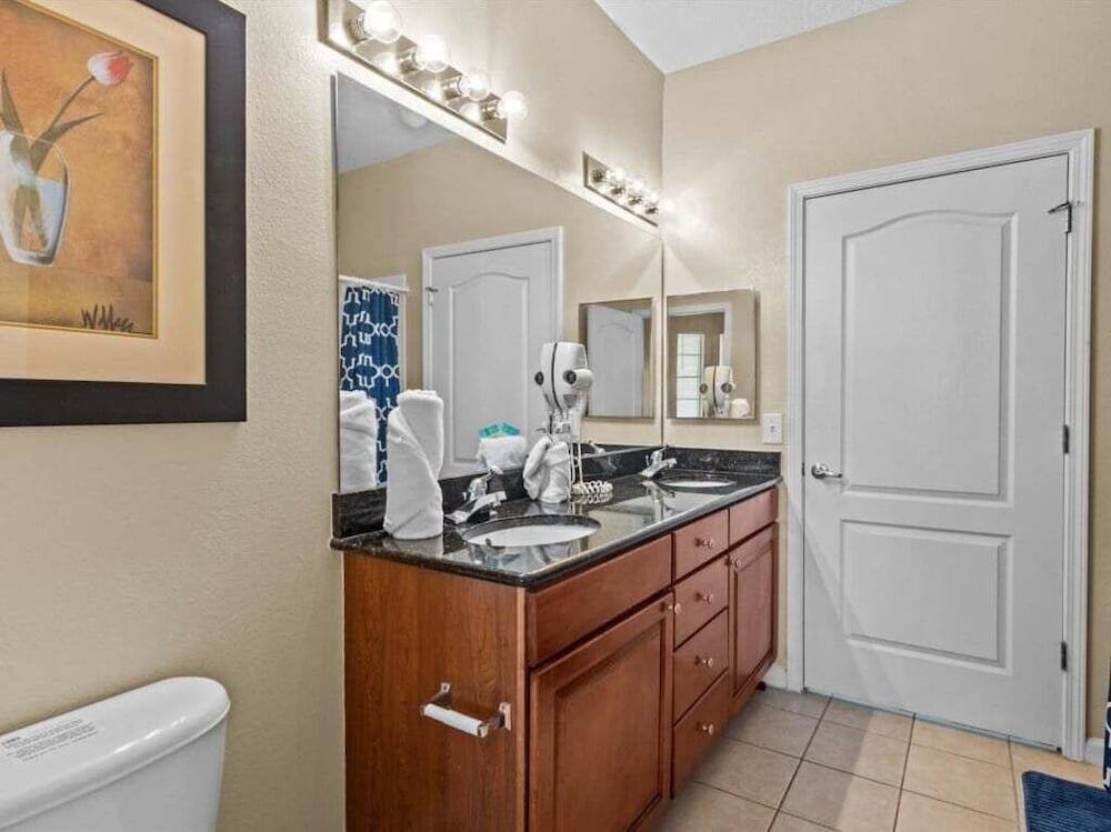 Beautiful 1st Floor Condo In Gated Cane Island, Close To Parks 2 Bedroom Condo
