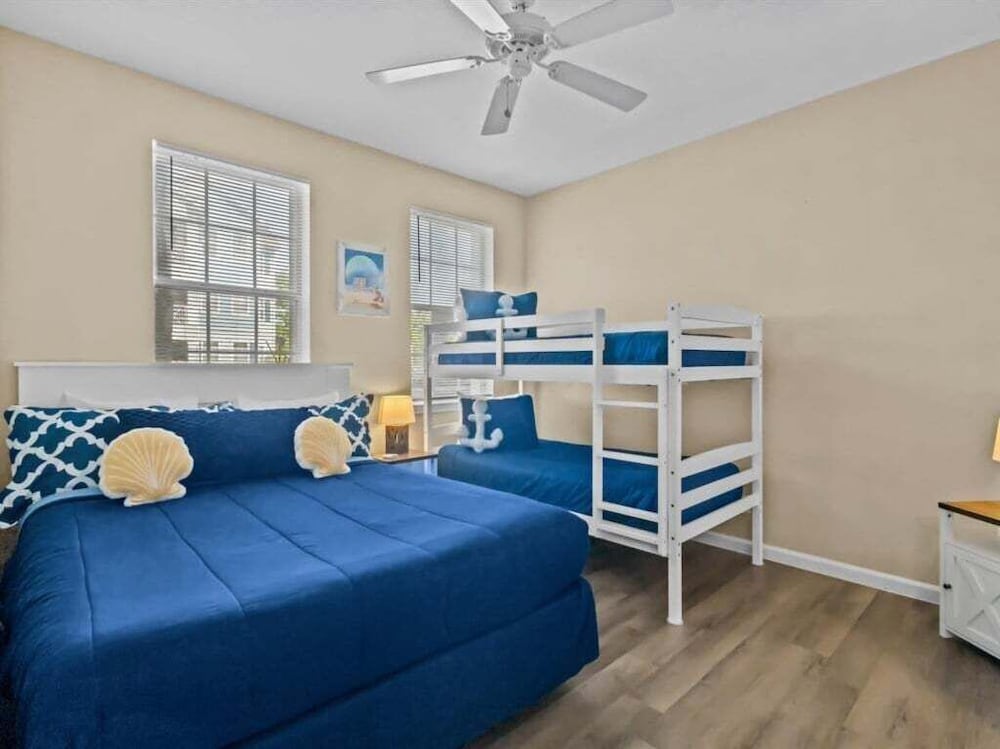 Beautiful 1st Floor Condo In Gated Cane Island, Close To Parks 2 Bedroom Condo