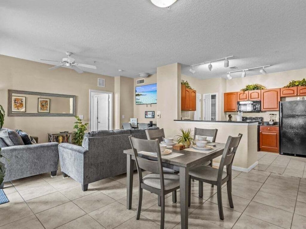 Beautiful 1st Floor Condo In Gated Cane Island, Close To Parks 2 Bedroom Condo