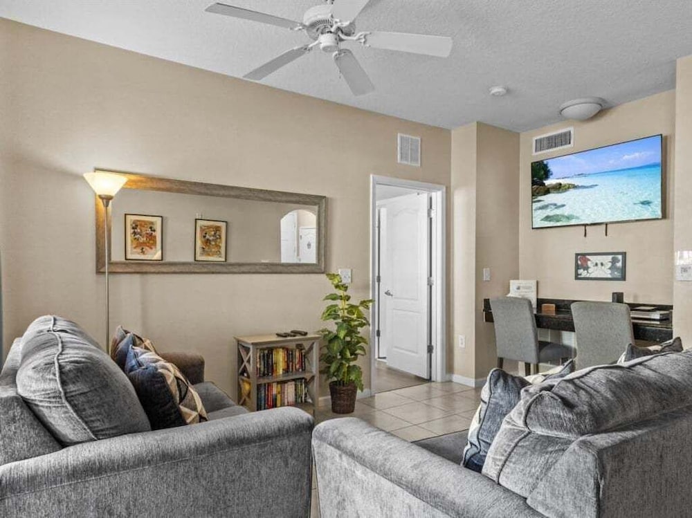 Beautiful 1st Floor Condo In Gated Cane Island, Close To Parks 2 Bedroom Condo