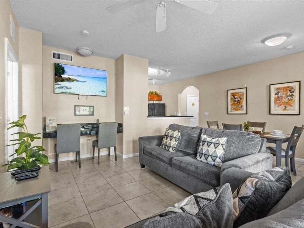 Beautiful 1st Floor Condo In Gated Cane Island, Close To Parks 2 Bedroom Condo