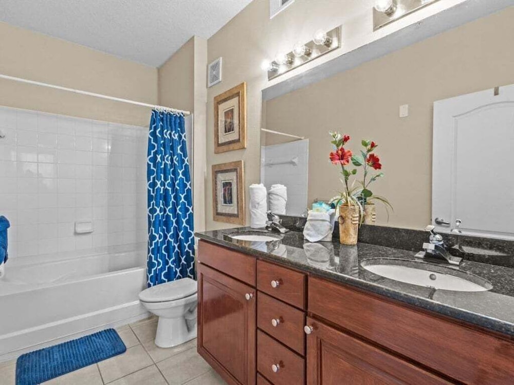 Beautiful 1st Floor Condo In Gated Cane Island, Close To Parks 2 Bedroom Condo