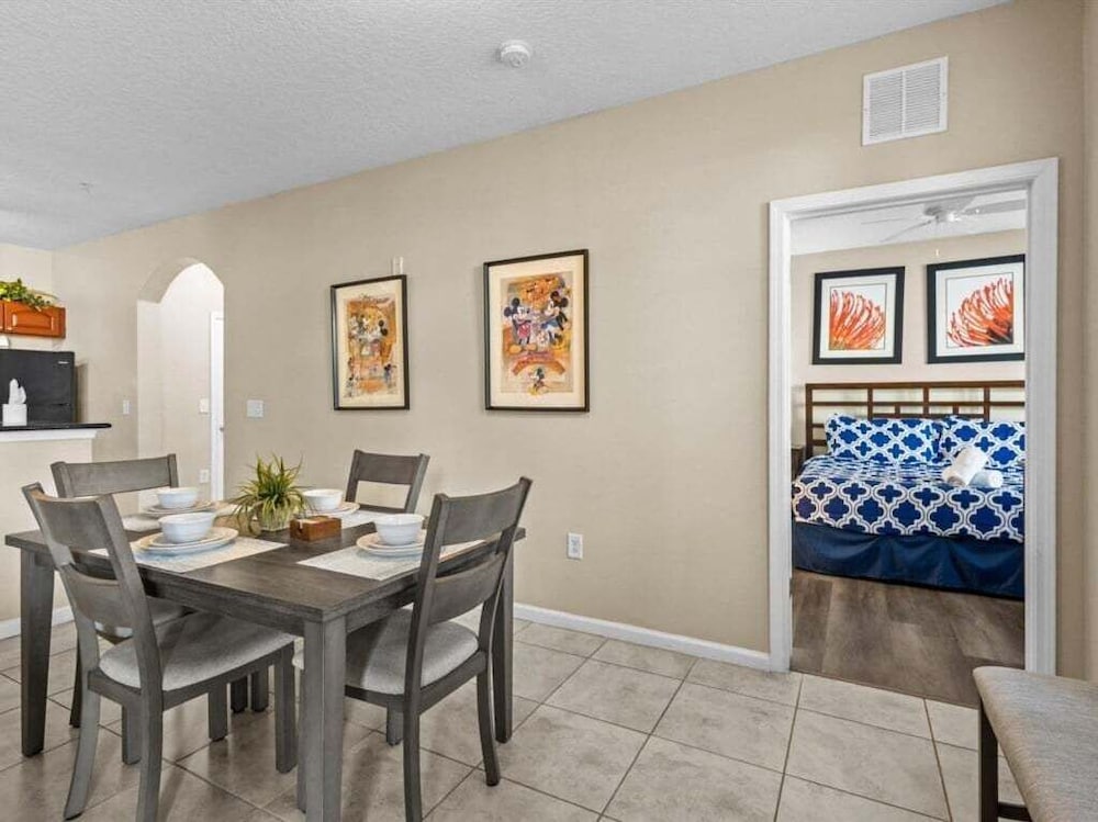 Beautiful 1st Floor Condo In Gated Cane Island, Close To Parks 2 Bedroom Condo