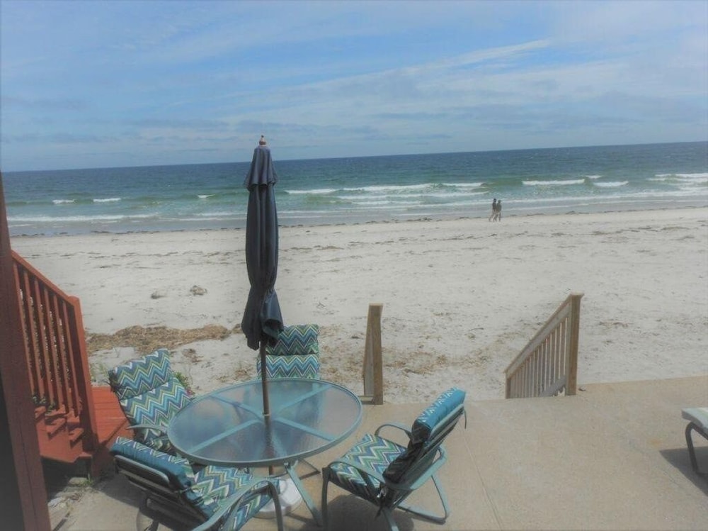 Sea Breeze - W007 Wonderful Beachfront Property For The Whole Family 2 Bedroom Home by RedAwning - Property Image 6