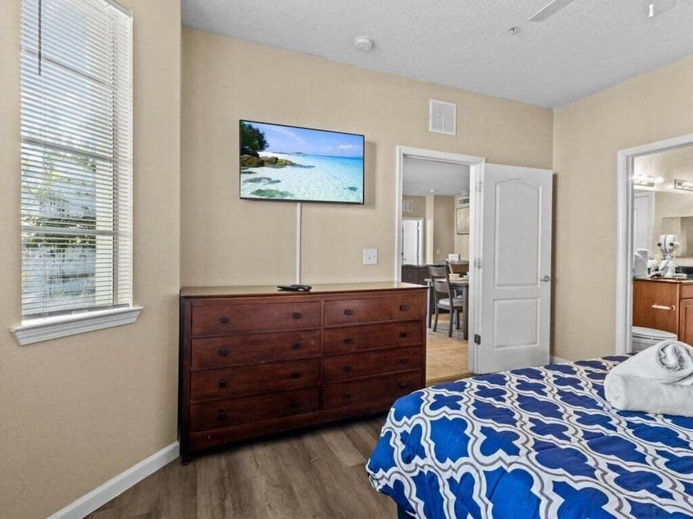 Beautiful 1st Floor Condo In Gated Cane Island, Close To Parks 2 Bedroom Condo