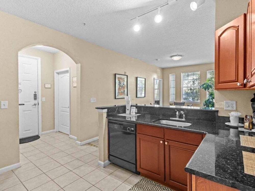 Beautiful 1st Floor Condo In Gated Cane Island, Close To Parks 2 Bedroom Condo