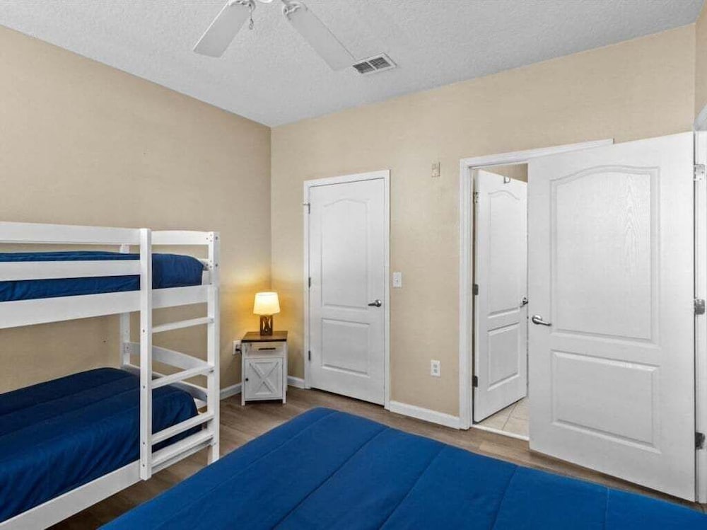 Beautiful 1st Floor Condo In Gated Cane Island, Close To Parks 2 Bedroom Condo
