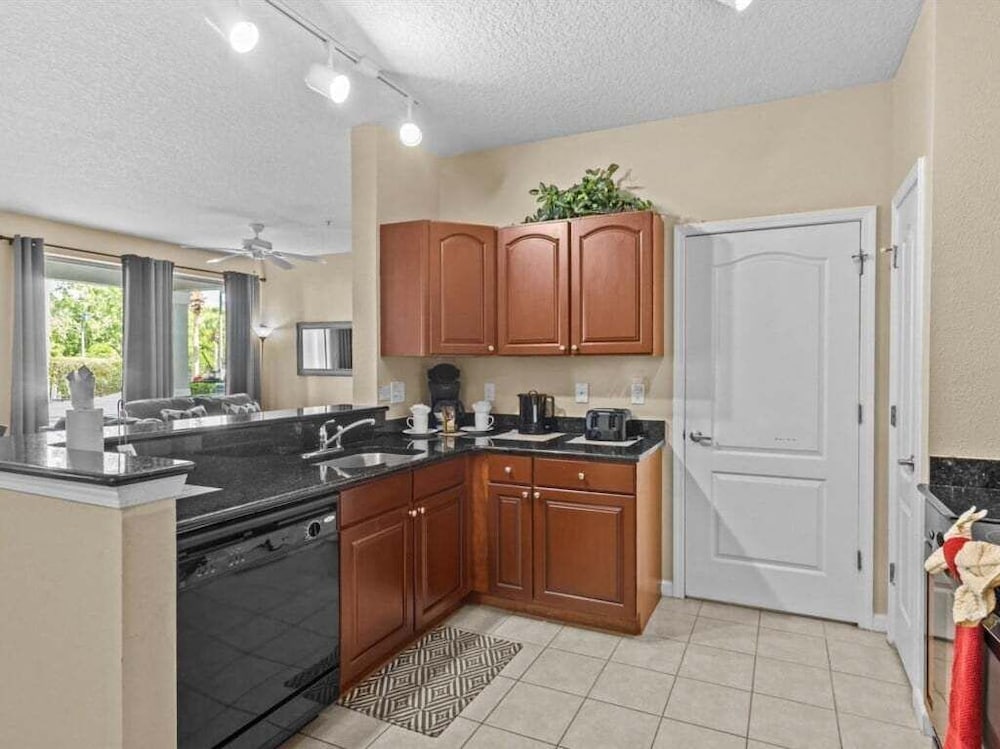 Beautiful 1st Floor Condo In Gated Cane Island, Close To Parks 2 Bedroom Condo