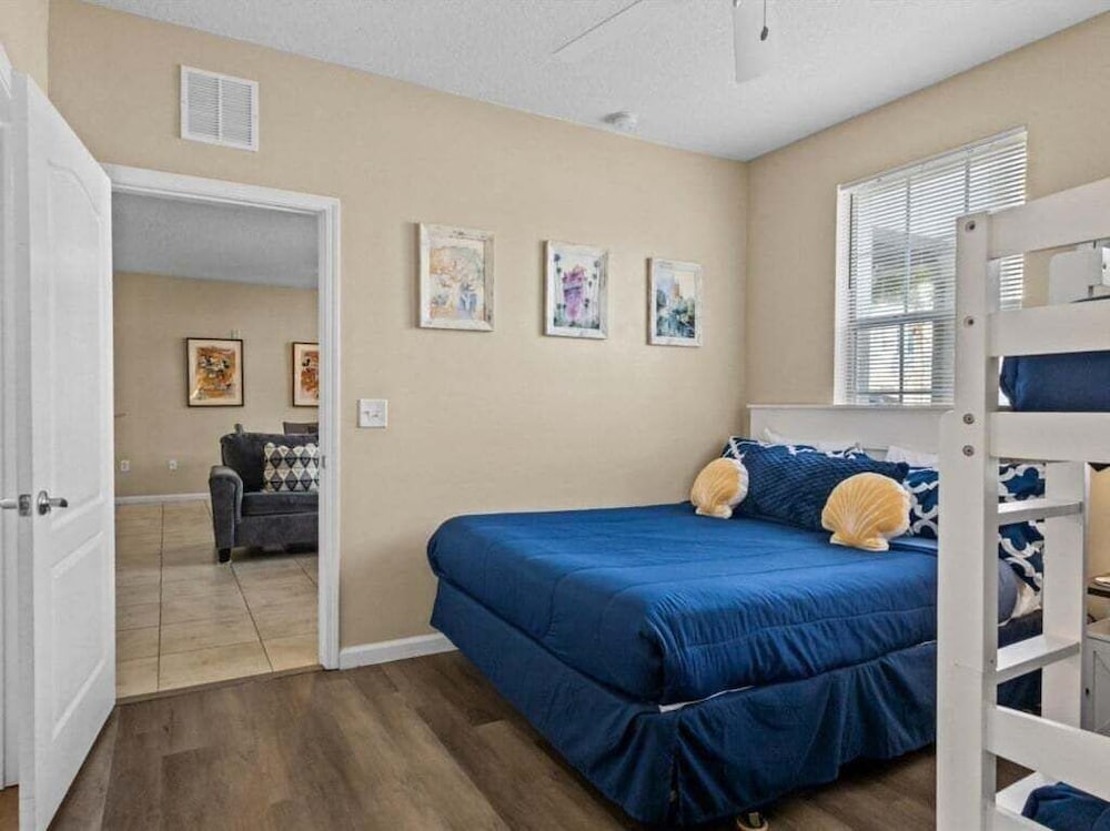 Beautiful 1st Floor Condo In Gated Cane Island, Close To Parks 2 Bedroom Condo