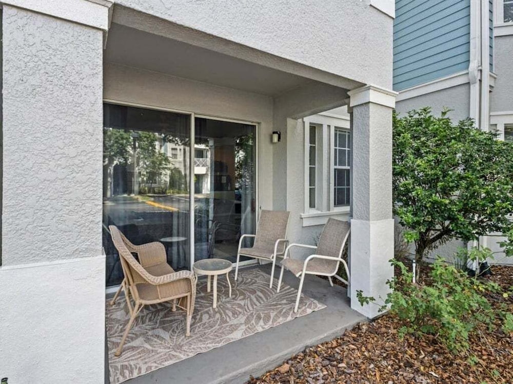 Beautiful 1st Floor Condo In Gated Cane Island, Close To Parks 2 Bedroom Condo