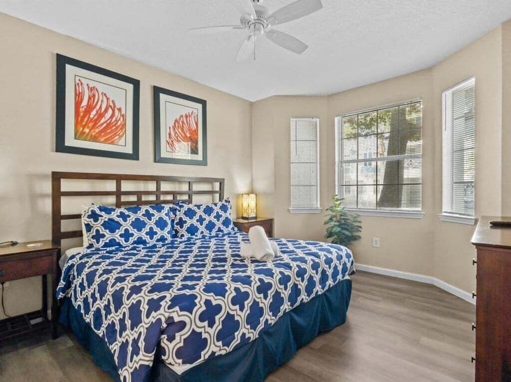 Beautiful 1st Floor Condo In Gated Cane Island, Close To Parks 2 Bedroom Condo