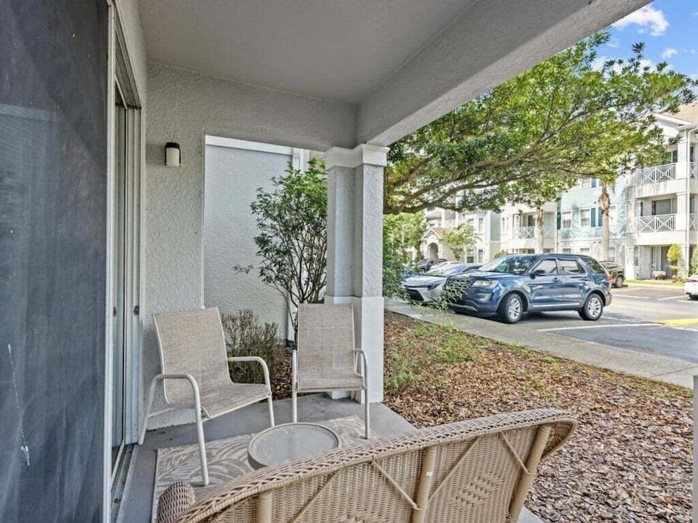 Beautiful 1st Floor Condo In Gated Cane Island, Close To Parks 2 Bedroom Condo