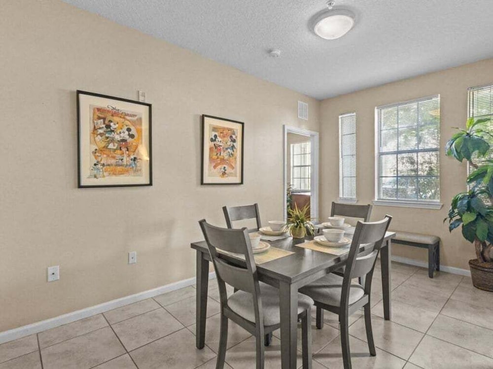 Beautiful 1st Floor Condo In Gated Cane Island, Close To Parks 2 Bedroom Condo