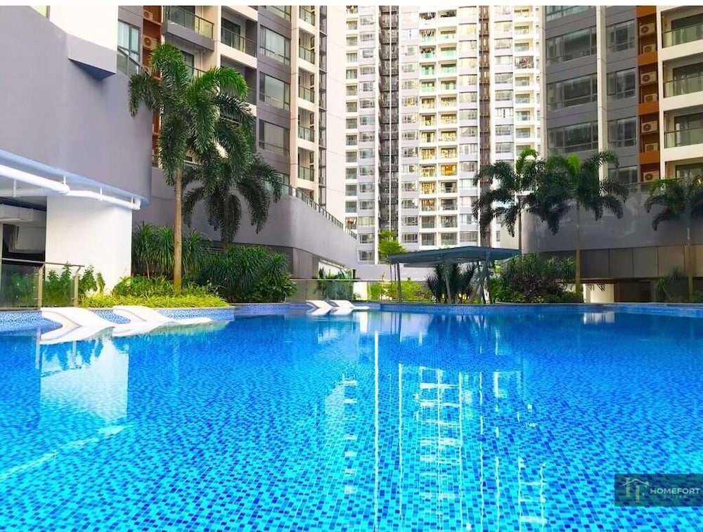 R&F PRINCESS COVE BY HOMEFORT SUITES