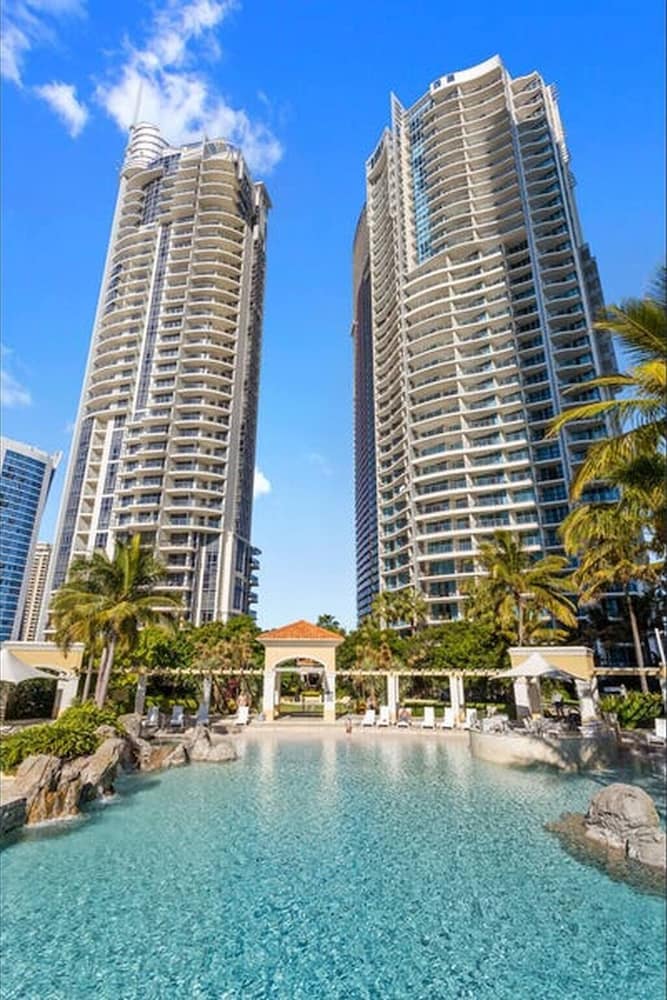 Chevron Tower3 has 2bedrooms 2beds With Car Park