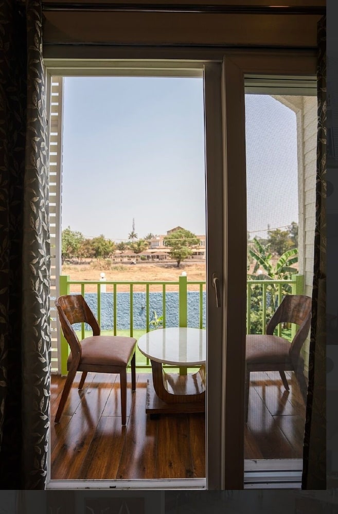 Ayush retreat restaurant and resort