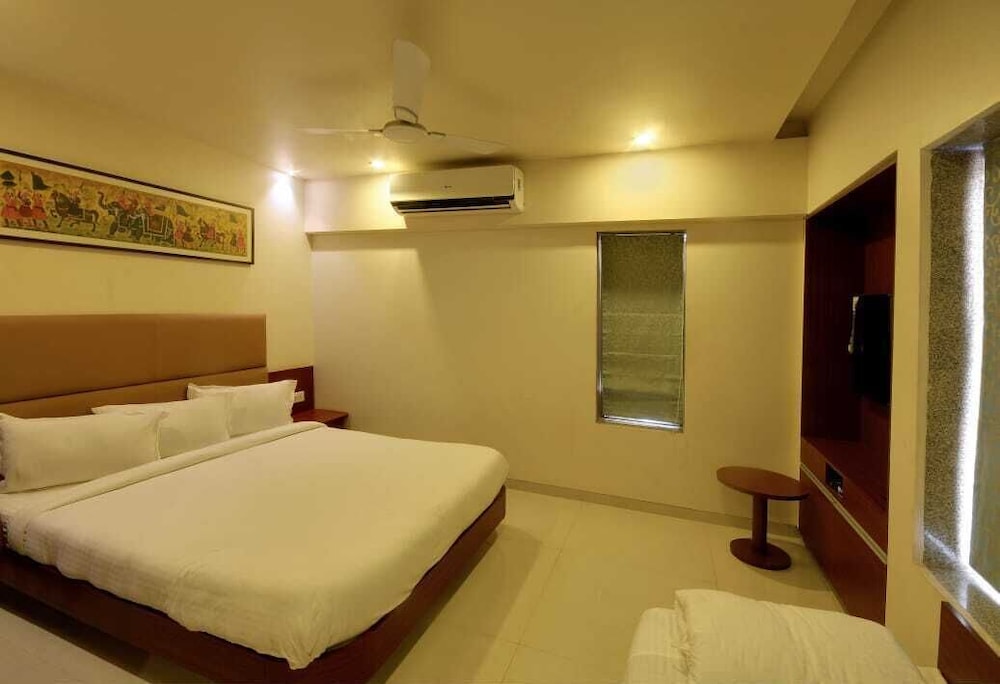 Hotel Shreeji Vatika-Airport Road