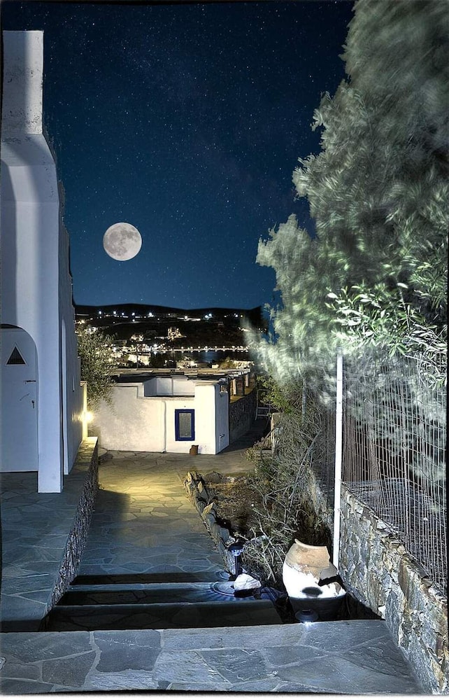 Theasis Sifnos Apatments