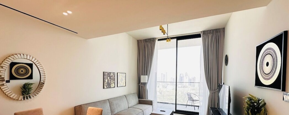 OYO HOME 1483 One Bedroom Apartments