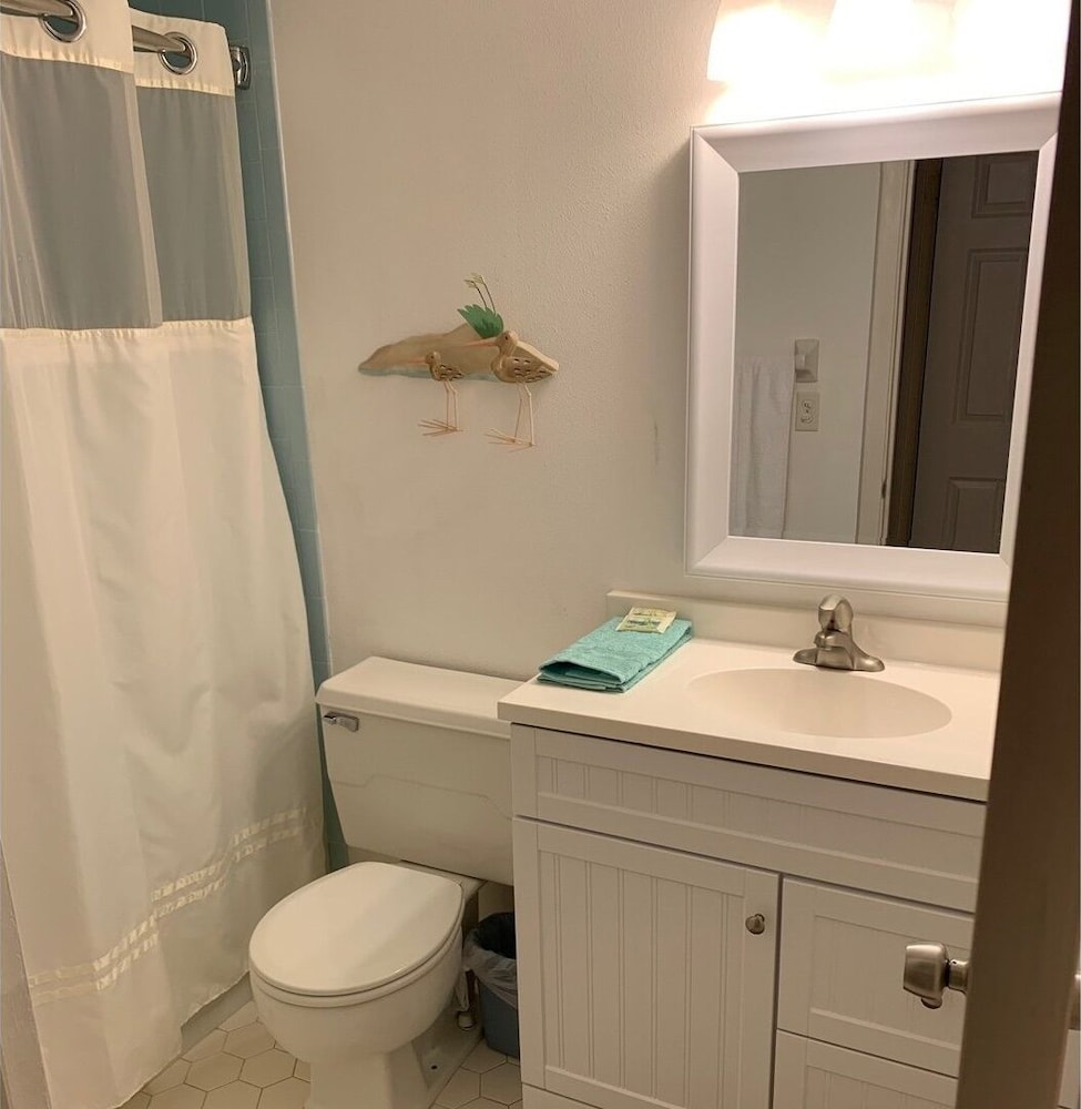 Anchorage Resort 9th Floor 2-Bedroom Condo with Balcony- Gulf Views! Pool, Beach 2 Condo