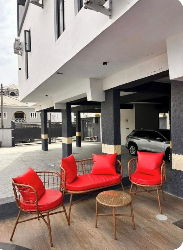 Snowdrop Apartments
