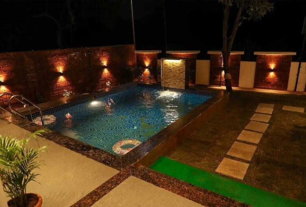 Glitz by Revansh Rooms-Alibaug Sea