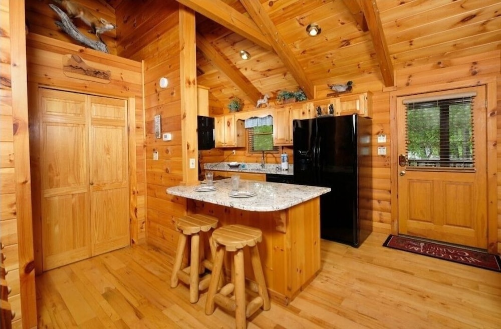 Mallard's Nest 2 Bedroom Cabin by RedAwning view 2
