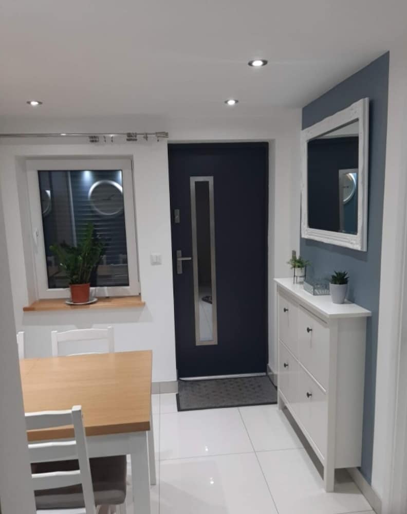 Lovely 2-bed Apartment in Coventry view 3