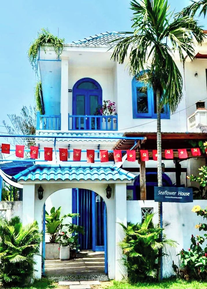 SEA FLOWER HOUSE