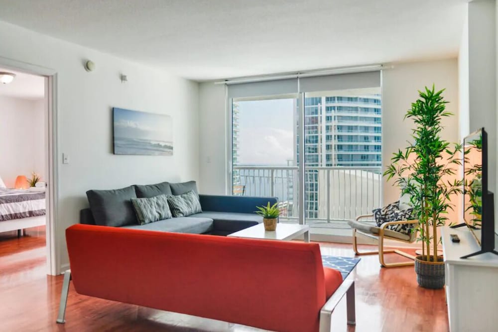 Luxury Apartments W Pool & Ocean views