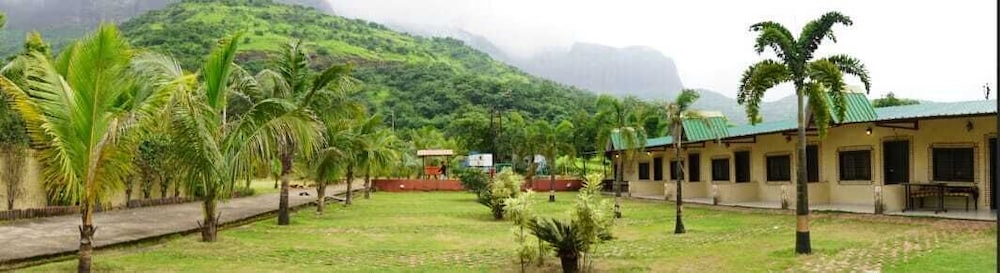 Twin Mountain Resort
