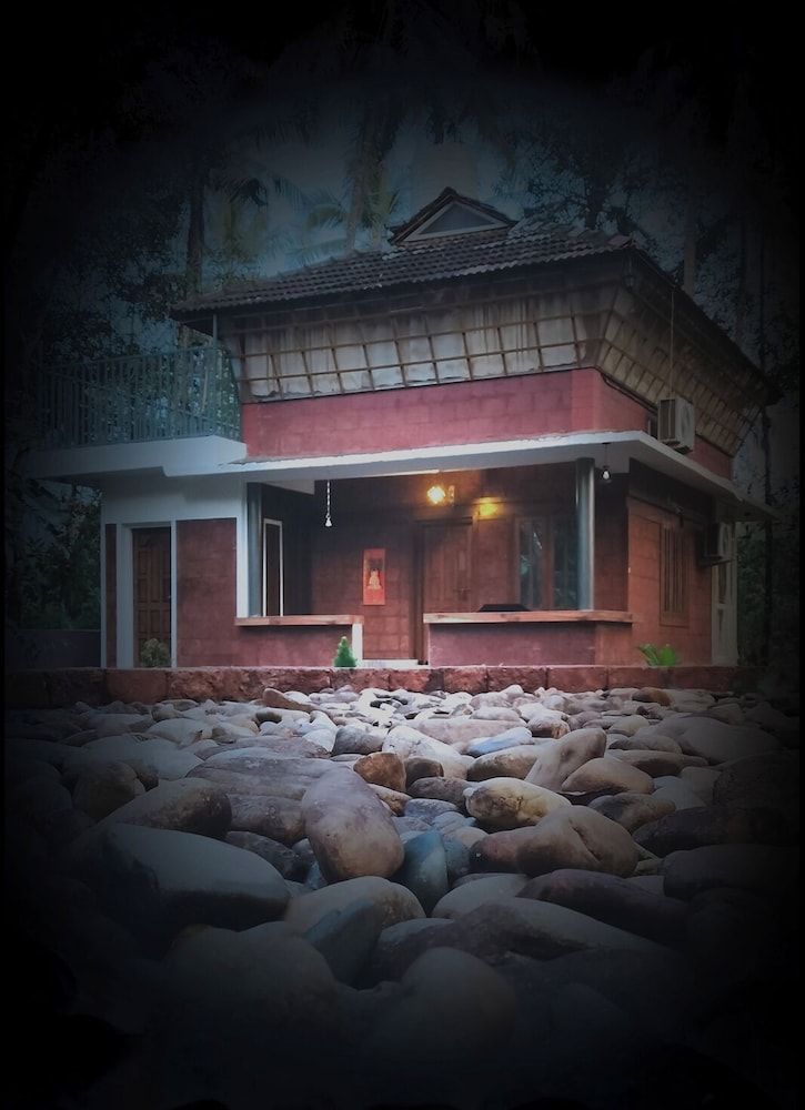 Makam Holiday Home