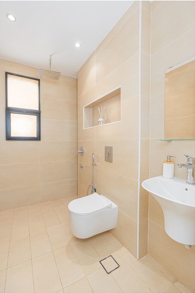 Stylish& Modern Apartment in Alwadi