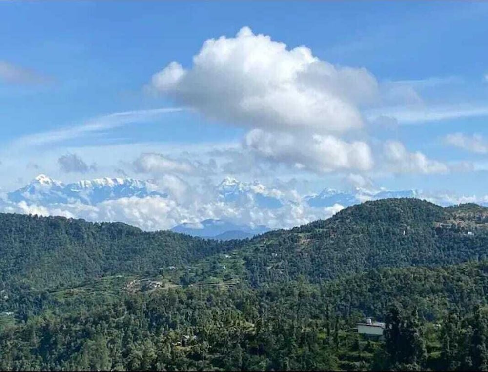 Kafal Pako Resort - Luxury Mountain View Stay in Mukteshwar