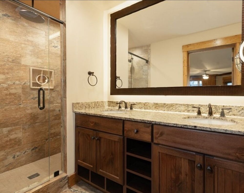 Smoky Mountain Resort Luxury Cabin