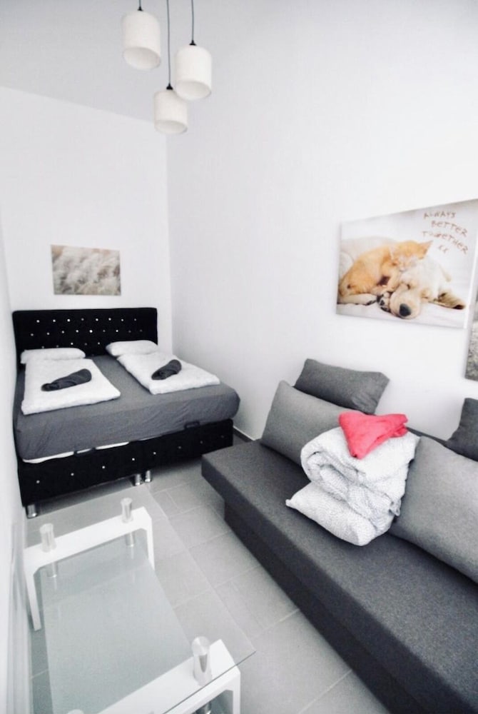 Cozy 3BR Apartment Near Augarten Park