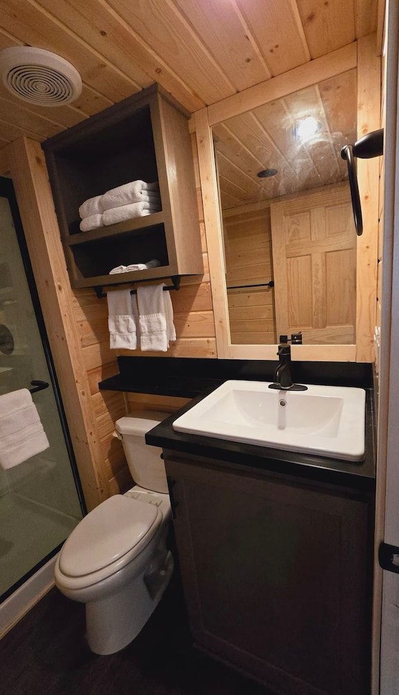 Luxury Tiny Home King Room
