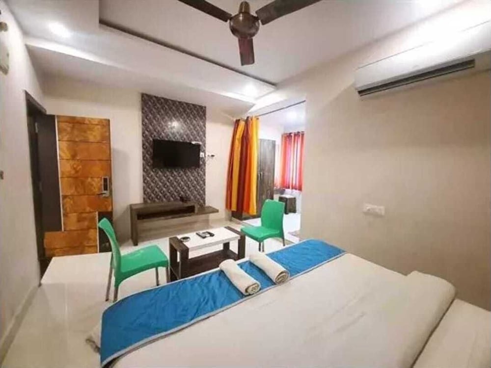 SR GRAND HOTEL