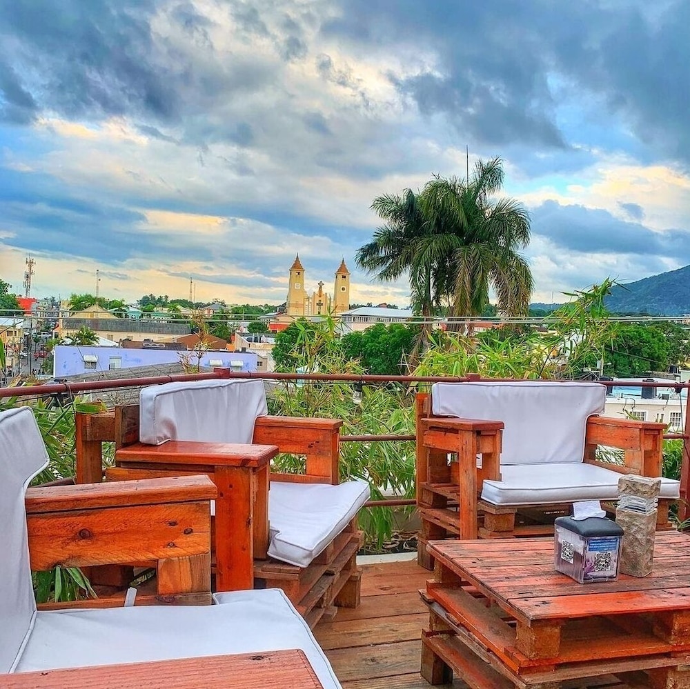 Hotel Dinasty Hotel - Image 1