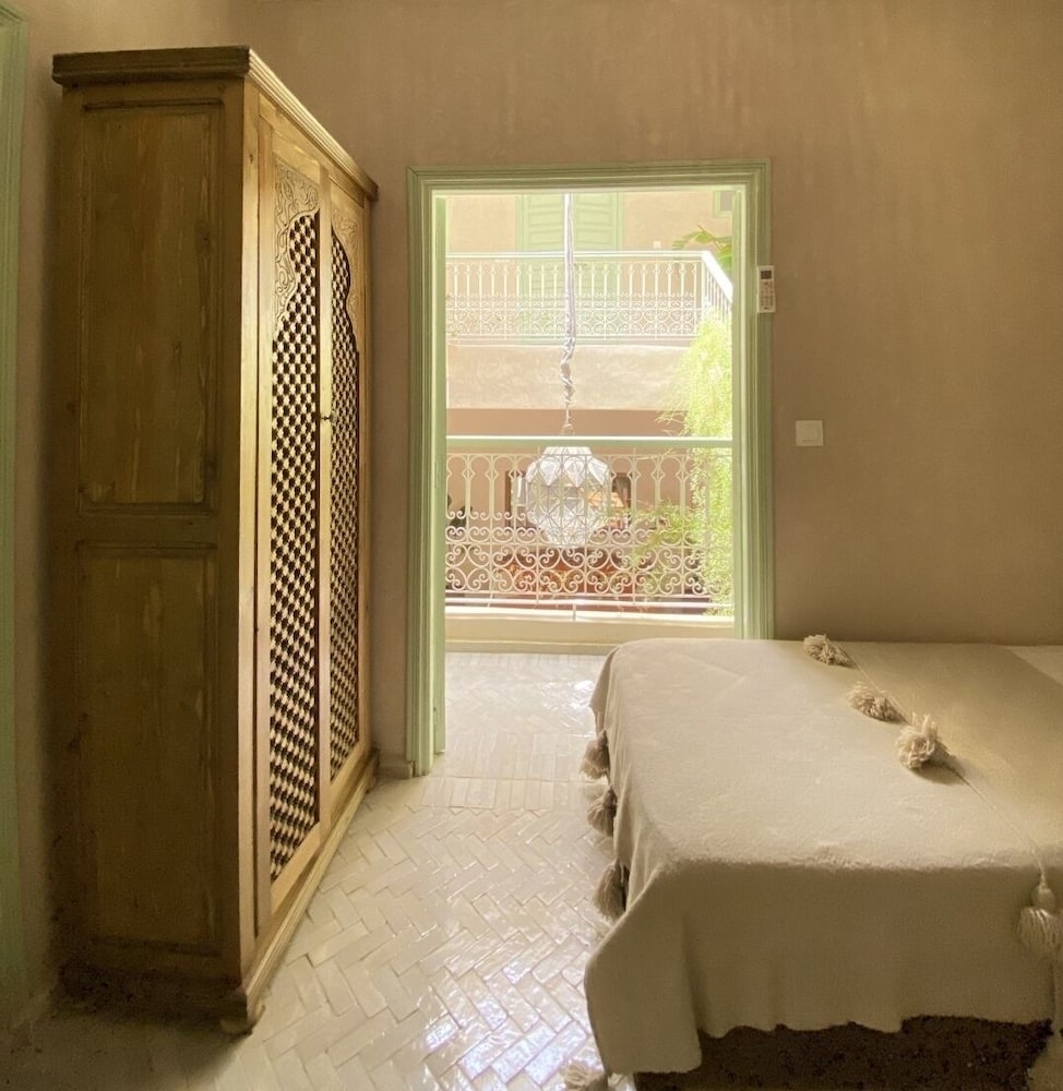 Riad with Outdoor Swimming Pools view 4