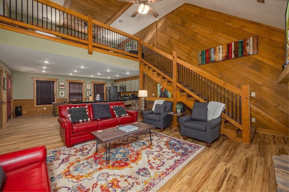 Luna Bear Lodge