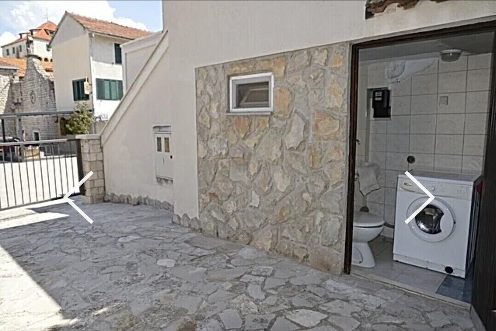 Cute apartment in stone house near sea