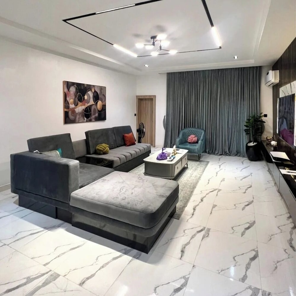 Marcliff Apartments