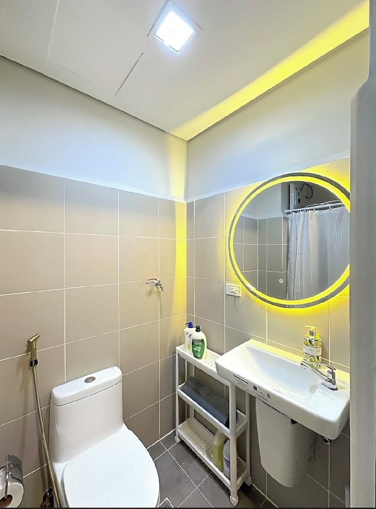 Stunning Suite With Balcony - Near MOA