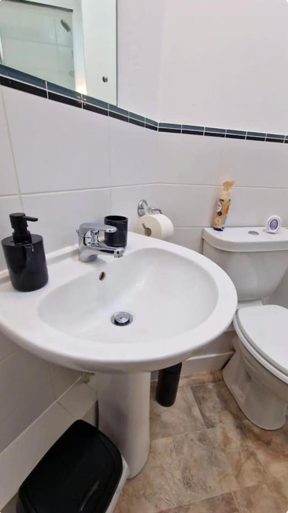 2bed Apt - City Centre With Balcony - Sleeps 6